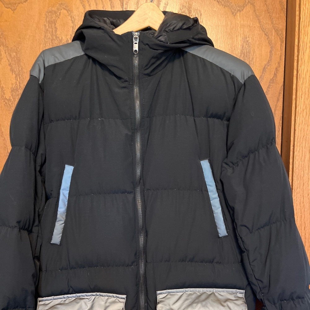 Lululemon Mens Puffer Coat classic gray black w/hood  pockets Like new